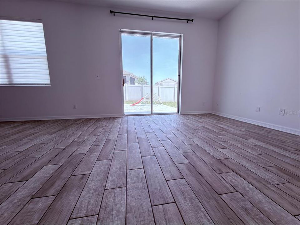 В аренду: $2,350 (3 спален, 2 ванн, 1547 Квадратных фут)