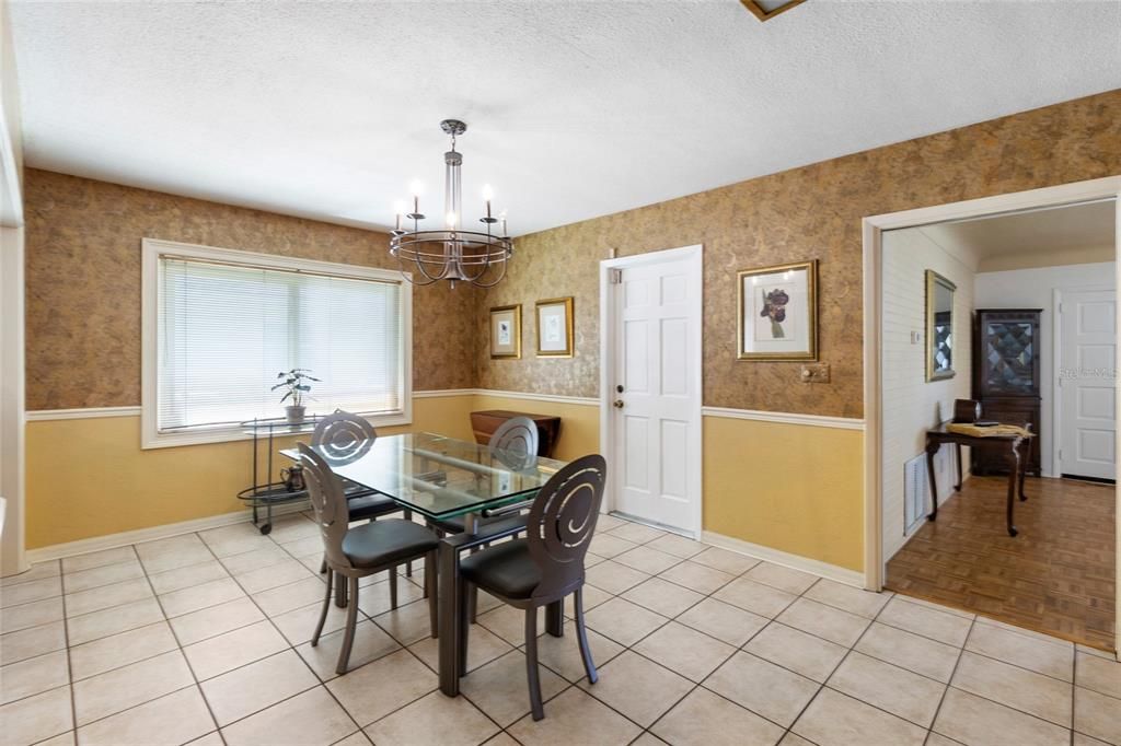 En Venta: $749,000 (3 camas, 2 baños, 2190 Pies cuadrados)