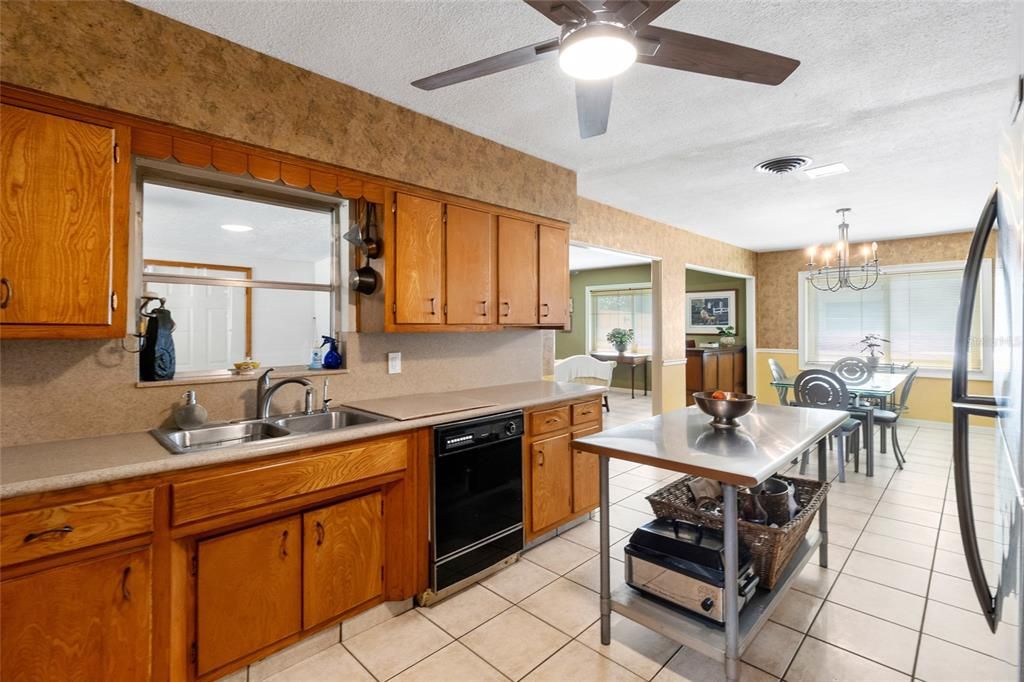En Venta: $749,000 (3 camas, 2 baños, 2190 Pies cuadrados)