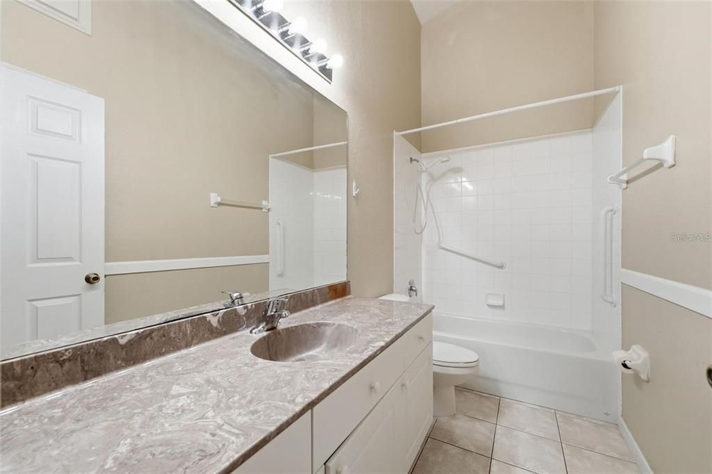 В аренду: $2,600 (4 спален, 2 ванн, 2063 Квадратных фут)