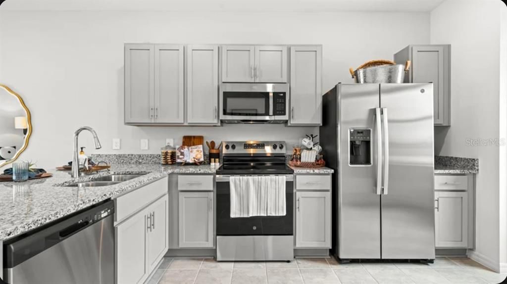 For Sale: $205,000 (2 beds, 2 baths, 1087 Square Feet)