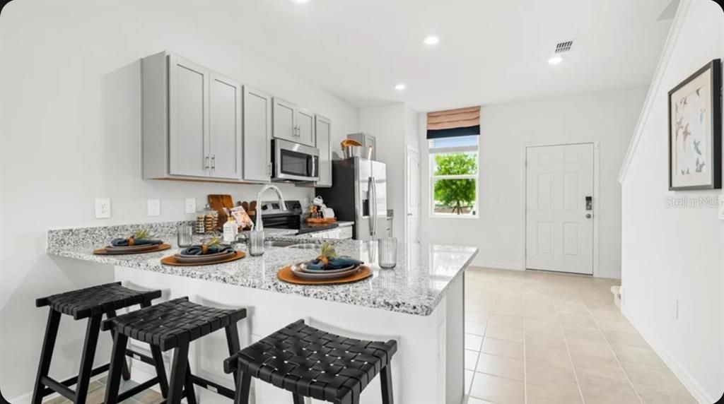For Sale: $205,000 (2 beds, 2 baths, 1087 Square Feet)