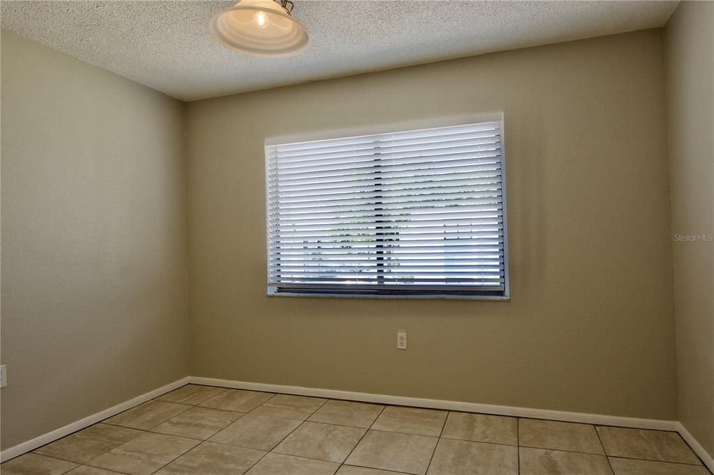 For Sale: $129,999 (2 beds, 1 baths, 960 Square Feet)