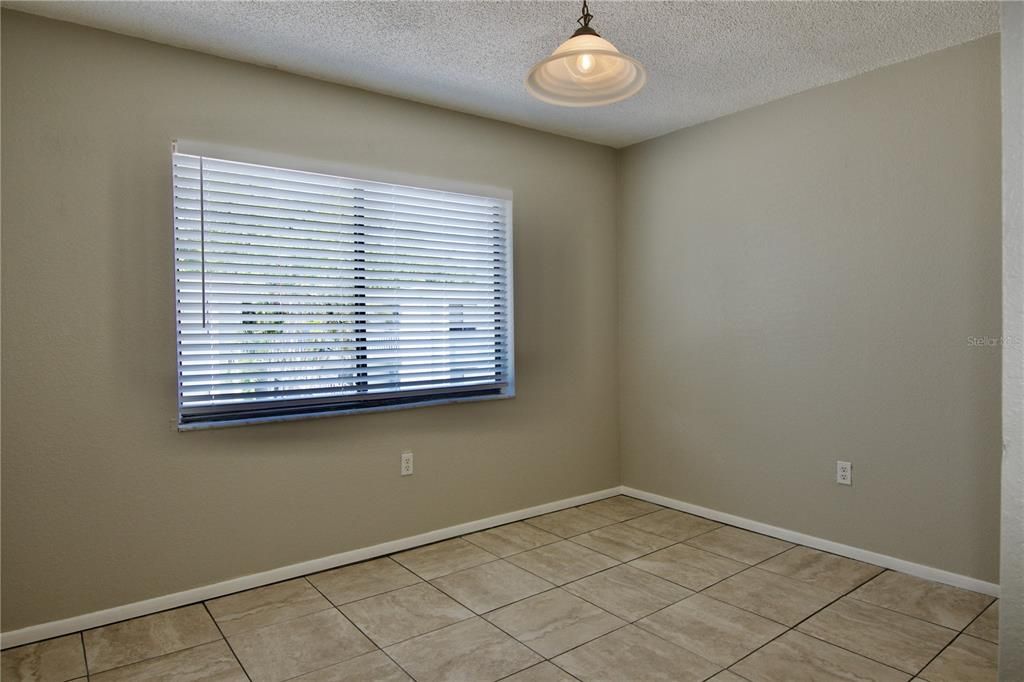 For Sale: $129,999 (2 beds, 1 baths, 960 Square Feet)