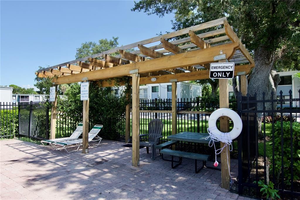 For Sale: $129,999 (2 beds, 1 baths, 960 Square Feet)
