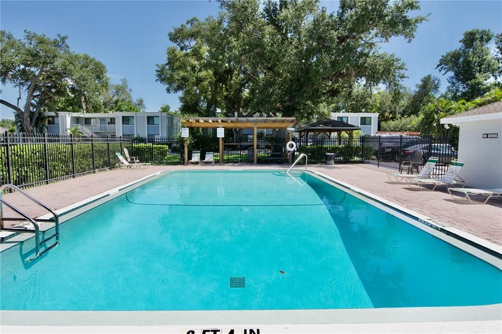 For Sale: $129,999 (2 beds, 1 baths, 960 Square Feet)