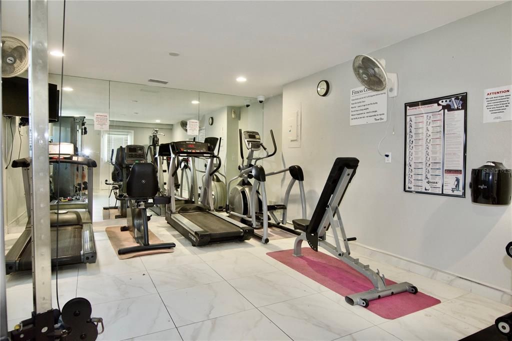 For Sale: $129,999 (2 beds, 1 baths, 960 Square Feet)