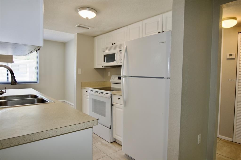 For Sale: $129,999 (2 beds, 1 baths, 960 Square Feet)