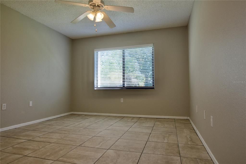 For Sale: $129,999 (2 beds, 1 baths, 960 Square Feet)