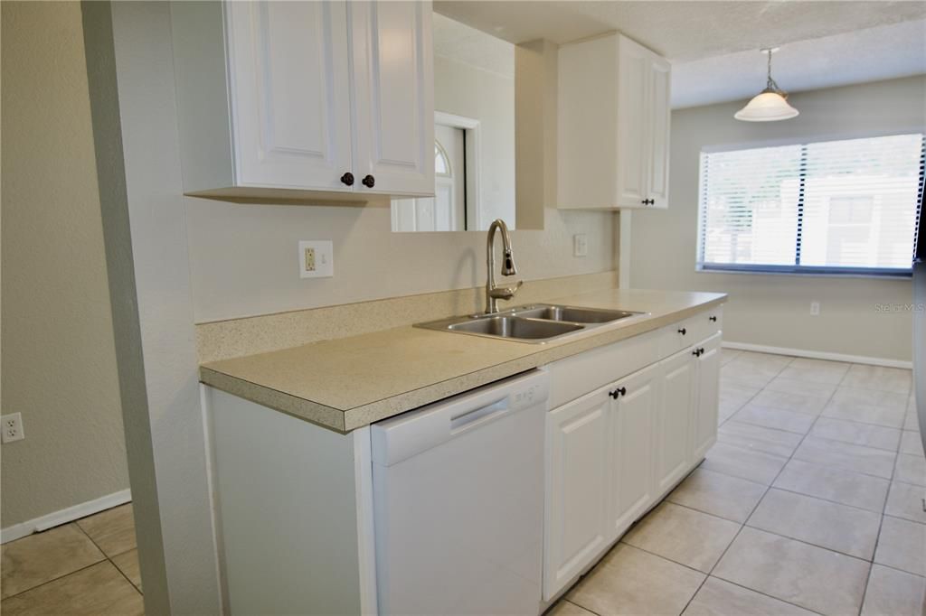 For Sale: $129,999 (2 beds, 1 baths, 960 Square Feet)