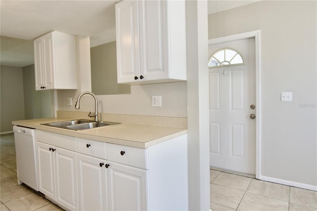 For Sale: $129,999 (2 beds, 1 baths, 960 Square Feet)