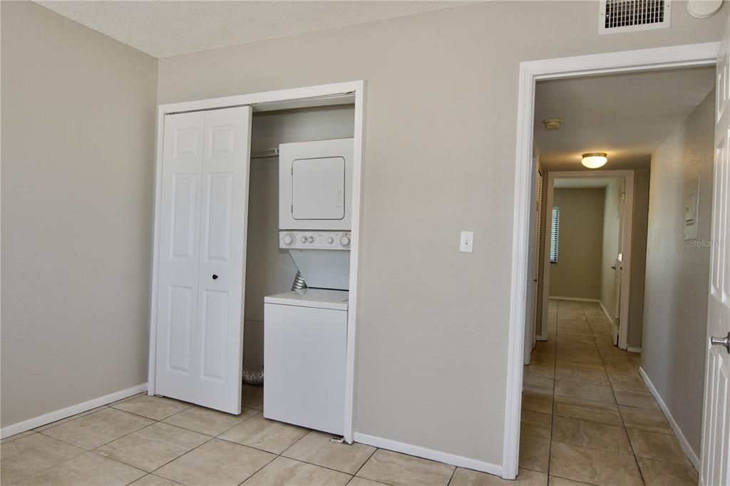 For Sale: $129,999 (2 beds, 1 baths, 960 Square Feet)