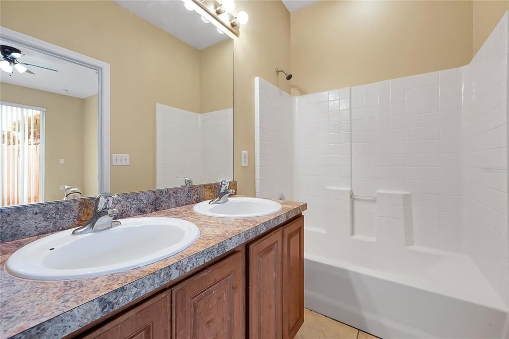В аренду: $1,695 (3 спален, 2 ванн, 1000 Квадратных фут)