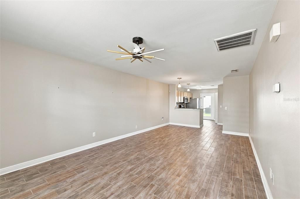 For Sale: $285,000 (3 beds, 2 baths, 1690 Square Feet)