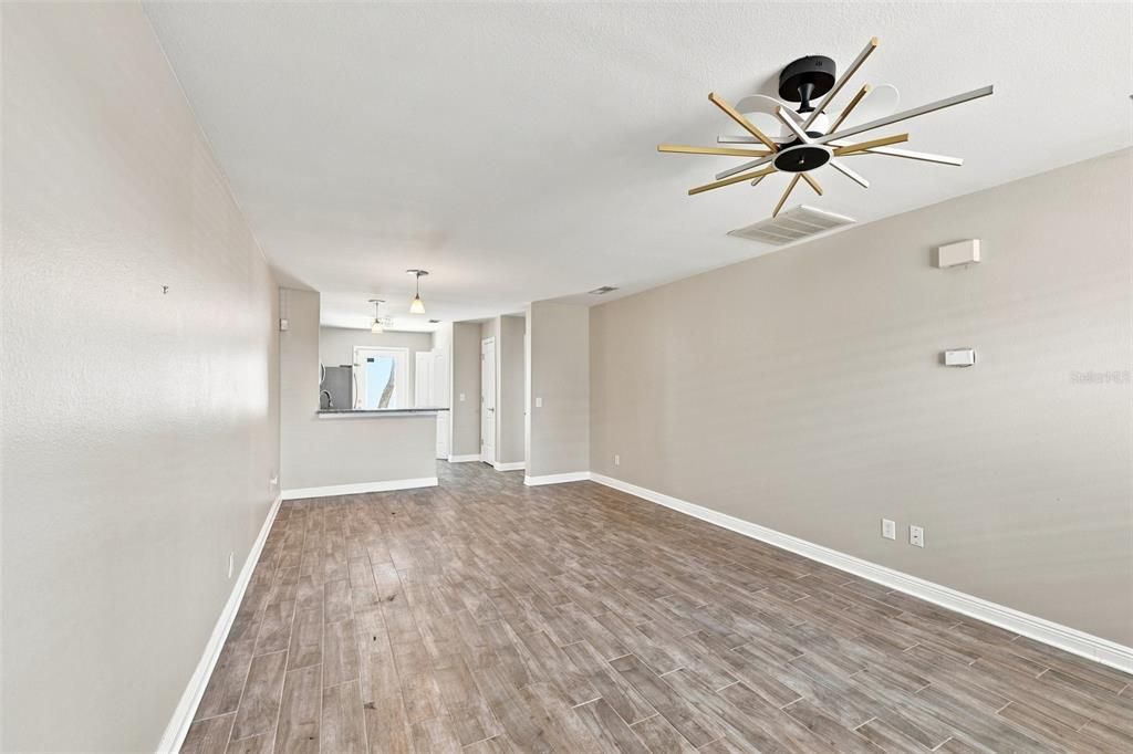 For Sale: $285,000 (3 beds, 2 baths, 1690 Square Feet)