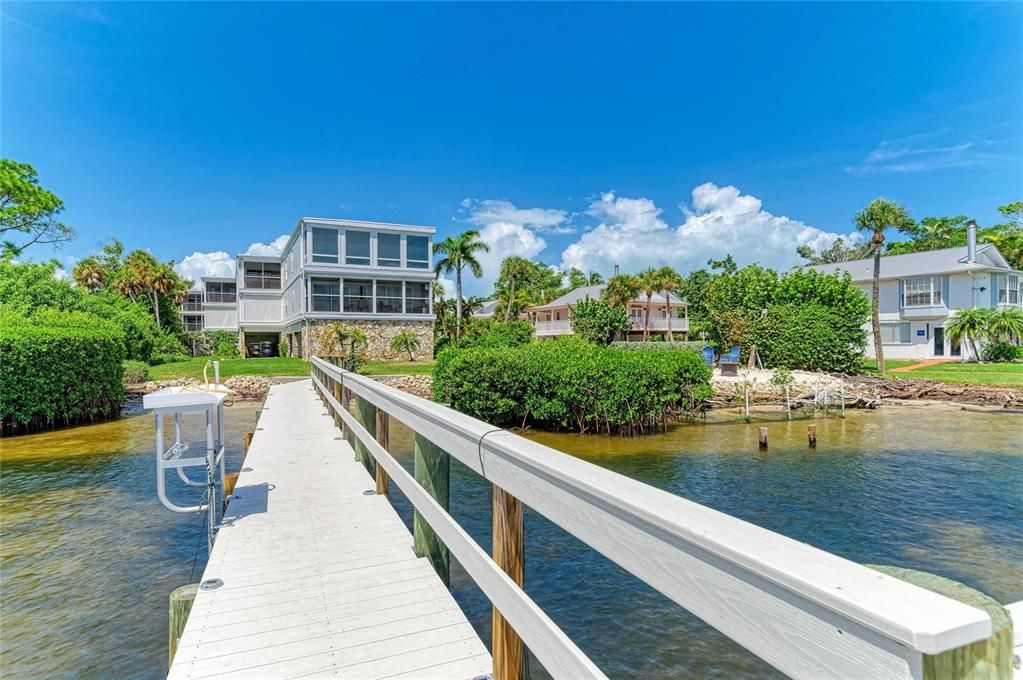 For Sale: $875,000 (3 beds, 2 baths, 1323 Square Feet)