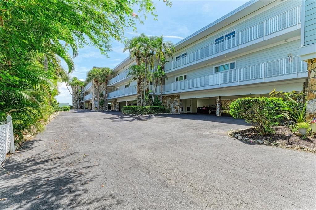For Sale: $875,000 (3 beds, 2 baths, 1323 Square Feet)