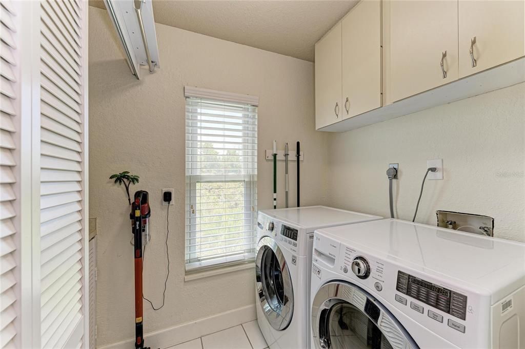 For Sale: $875,000 (3 beds, 2 baths, 1323 Square Feet)