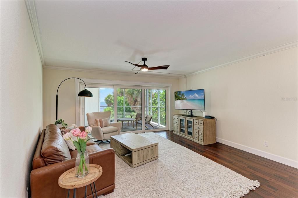 For Sale: $875,000 (3 beds, 2 baths, 1323 Square Feet)