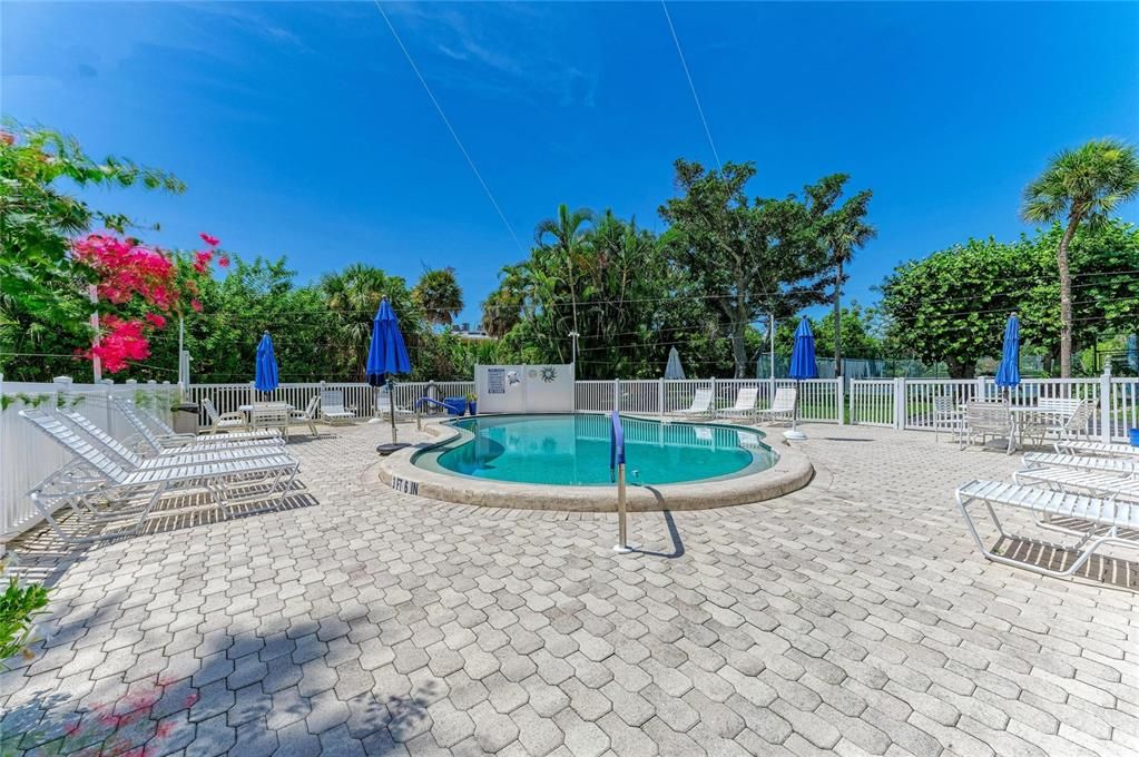 For Sale: $875,000 (3 beds, 2 baths, 1323 Square Feet)