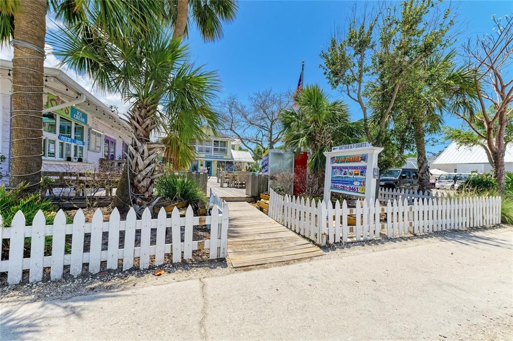 For Sale: $875,000 (3 beds, 2 baths, 1323 Square Feet)