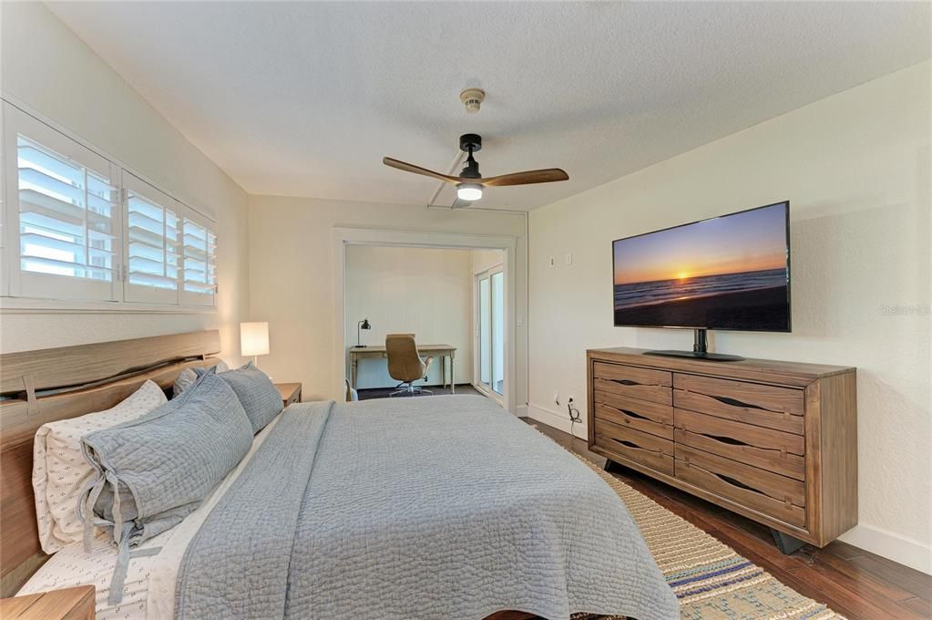 For Sale: $875,000 (3 beds, 2 baths, 1323 Square Feet)