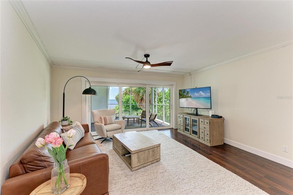 For Sale: $875,000 (3 beds, 2 baths, 1323 Square Feet)