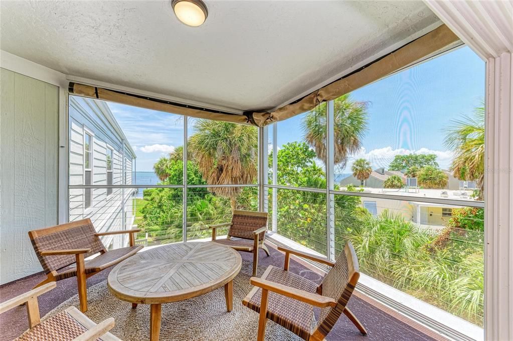 For Sale: $875,000 (3 beds, 2 baths, 1323 Square Feet)