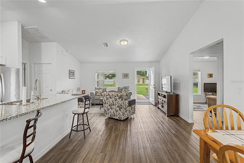 For Sale: $349,000 (3 beds, 2 baths, 1218 Square Feet)