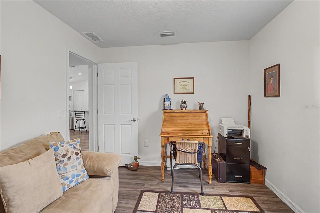 For Sale: $349,000 (3 beds, 2 baths, 1218 Square Feet)