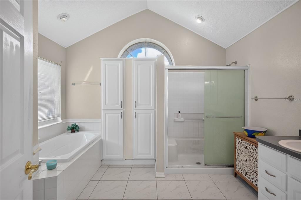 For Sale: $399,000 (3 beds, 2 baths, 1973 Square Feet)
