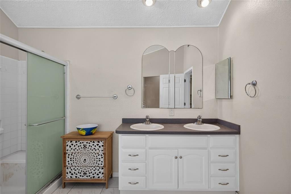 For Sale: $399,000 (3 beds, 2 baths, 1973 Square Feet)