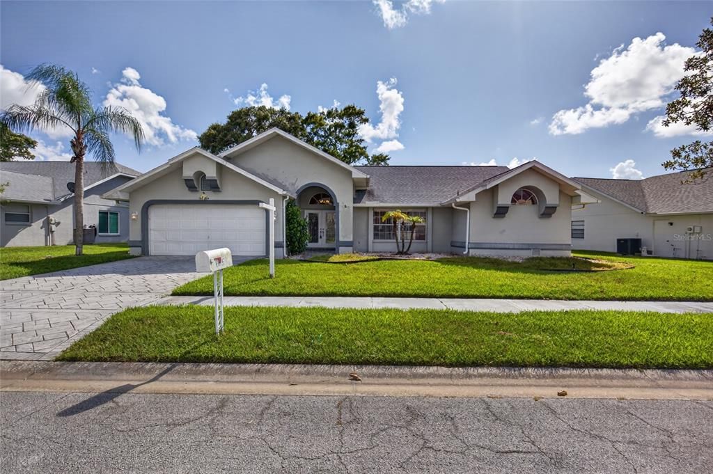 For Sale: $399,000 (3 beds, 2 baths, 1973 Square Feet)