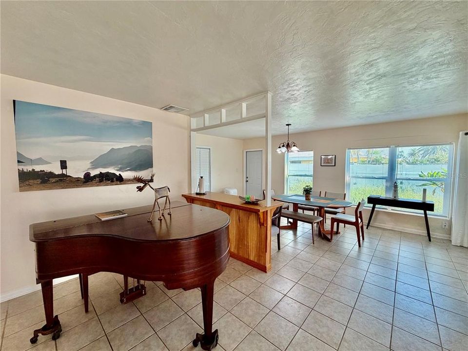 For Sale: $300,000 (3 beds, 2 baths, 1537 Square Feet)