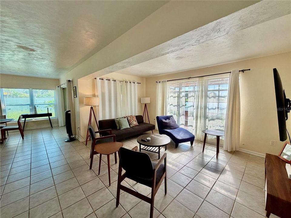 For Sale: $300,000 (3 beds, 2 baths, 1537 Square Feet)