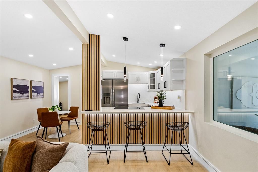 На продажу: $359,900 (4 спален, 2 ванн, 1175 Квадратных фут)