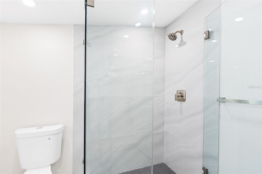 На продажу: $359,900 (4 спален, 2 ванн, 1175 Квадратных фут)