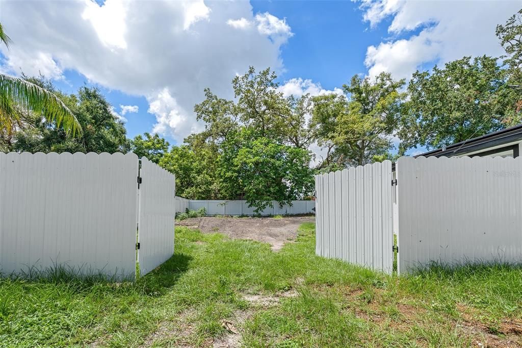 На продажу: $359,900 (4 спален, 2 ванн, 1175 Квадратных фут)