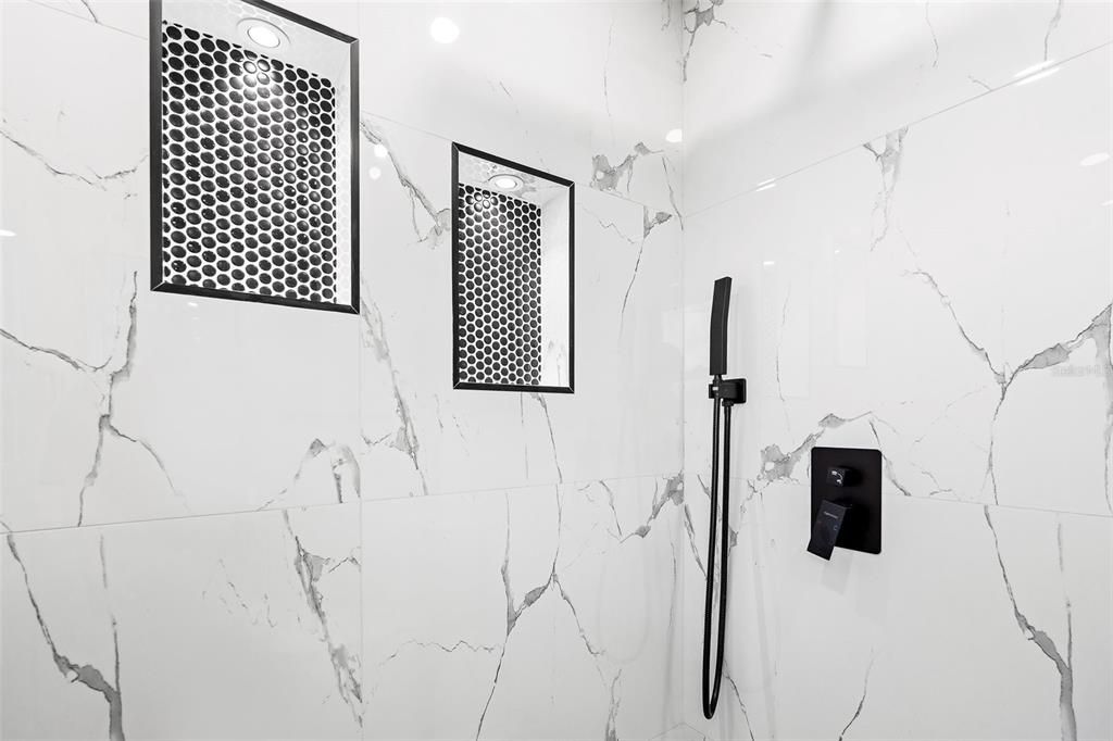 На продажу: $359,900 (4 спален, 2 ванн, 1175 Квадратных фут)