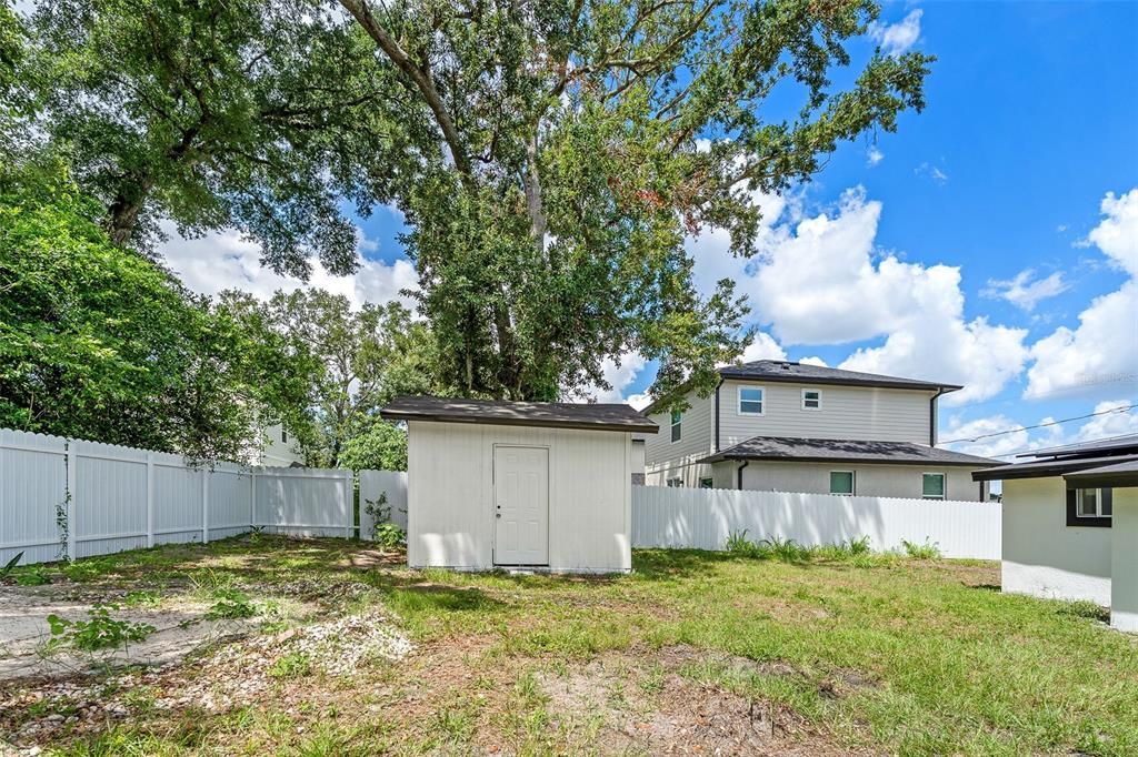На продажу: $359,900 (4 спален, 2 ванн, 1175 Квадратных фут)