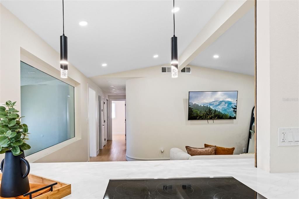 На продажу: $359,900 (4 спален, 2 ванн, 1175 Квадратных фут)