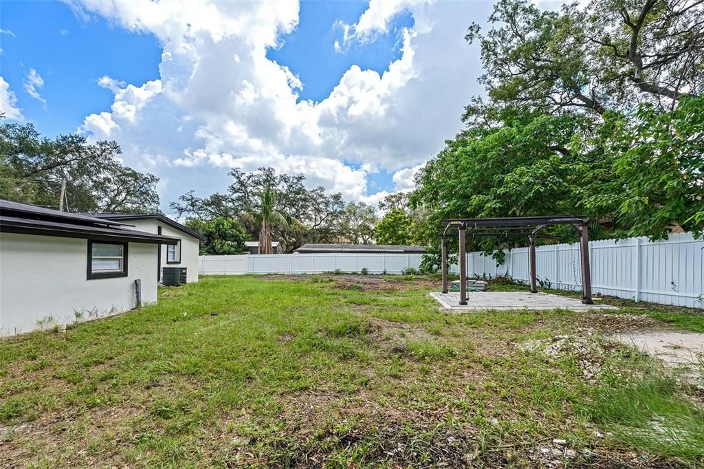 На продажу: $359,900 (4 спален, 2 ванн, 1175 Квадратных фут)