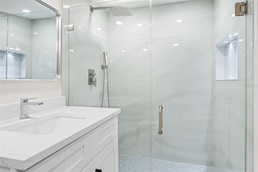 На продажу: $359,900 (4 спален, 2 ванн, 1175 Квадратных фут)