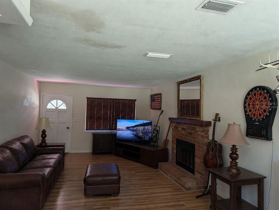 For Sale: $479,000 (3 beds, 2 baths, 1467 Square Feet)