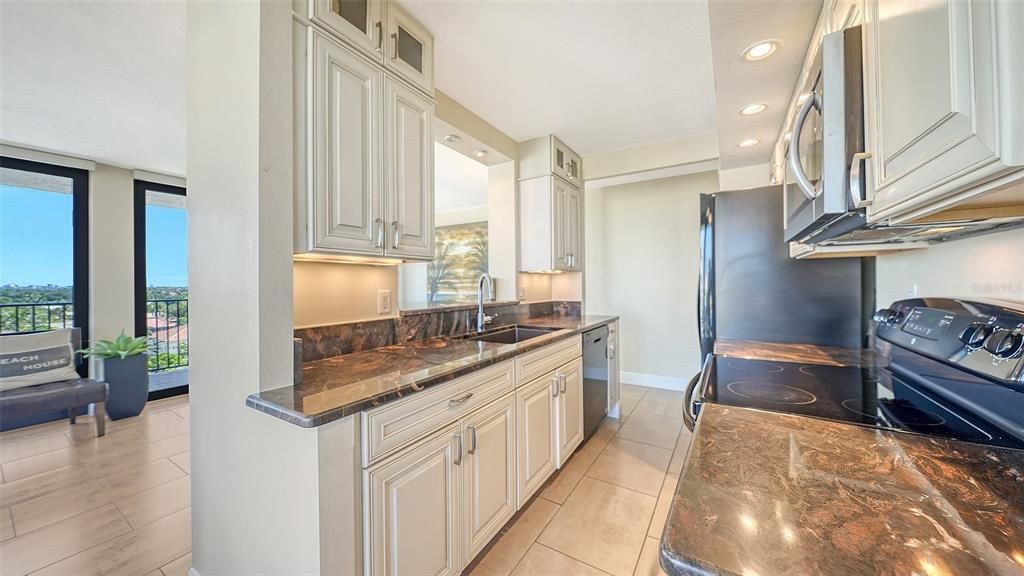 For Sale: $899,900 (2 beds, 2 baths, 1204 Square Feet)