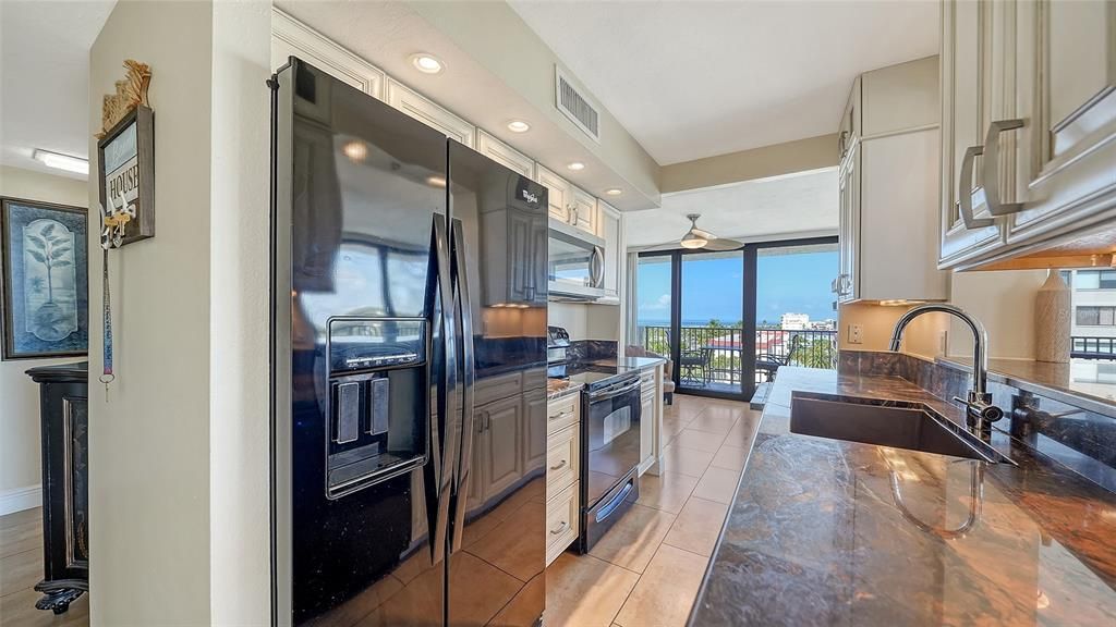 For Sale: $899,900 (2 beds, 2 baths, 1204 Square Feet)