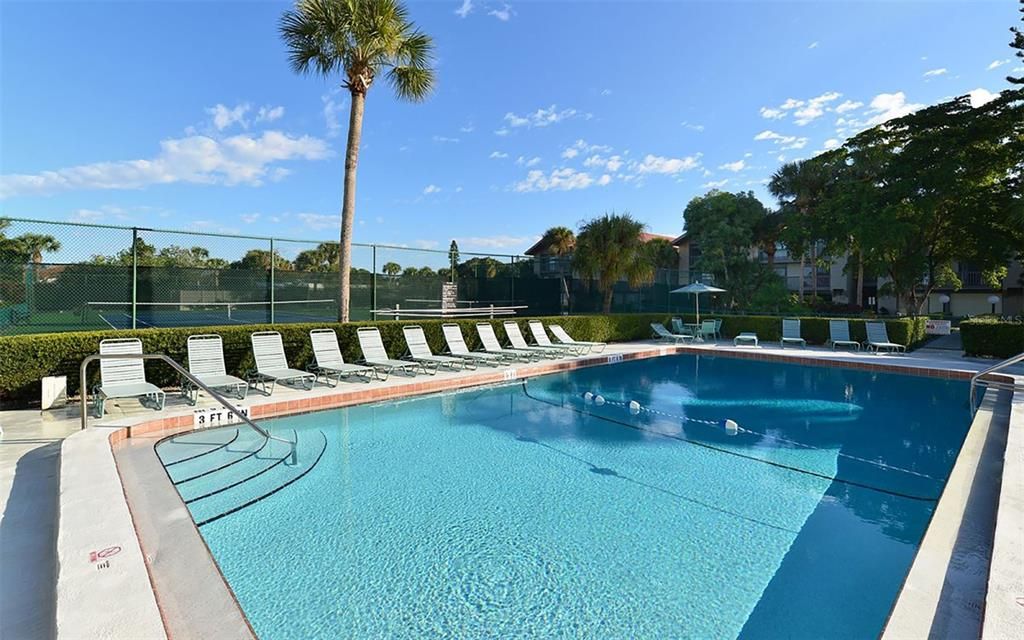 For Sale: $899,900 (2 beds, 2 baths, 1204 Square Feet)
