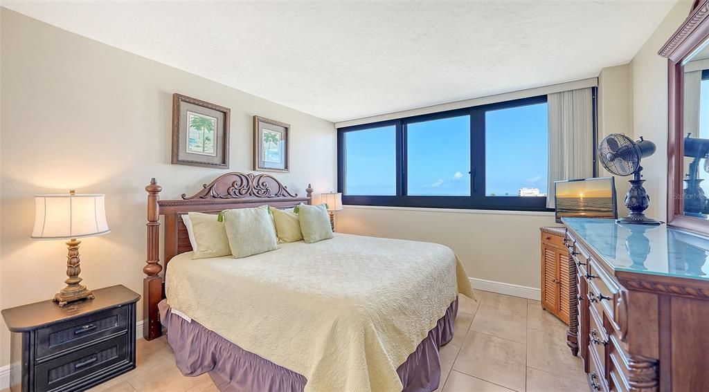 For Sale: $899,900 (2 beds, 2 baths, 1204 Square Feet)