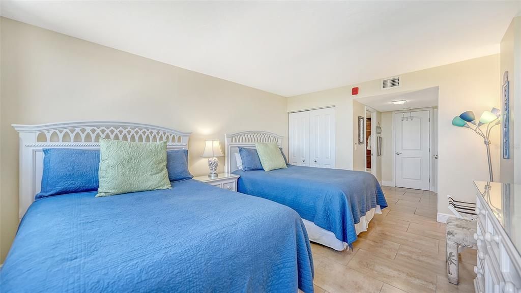 For Sale: $899,900 (2 beds, 2 baths, 1204 Square Feet)