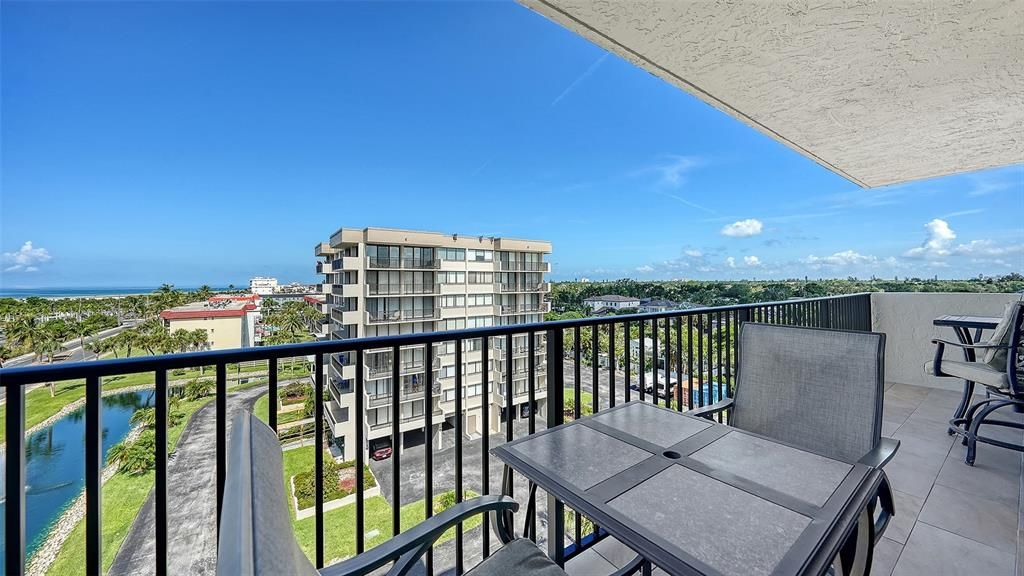 For Sale: $899,900 (2 beds, 2 baths, 1204 Square Feet)